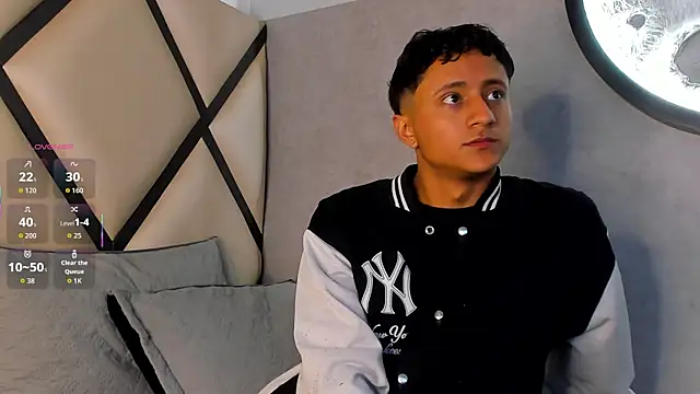 Snapshot of _Leohot_ chatting on 18, 9, 2025 Leohot online show from 18, 9, 2025