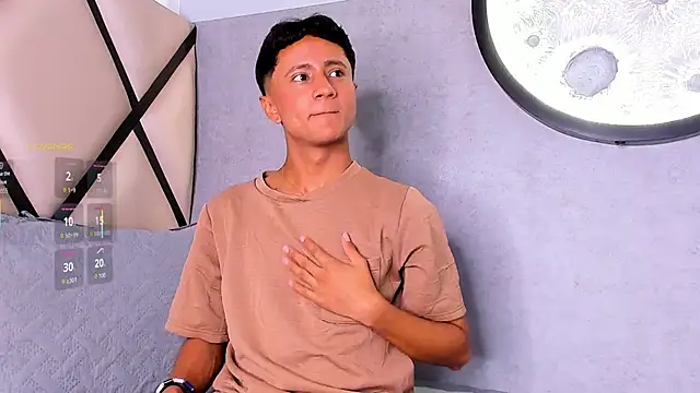 Snapshot of _Leohot_ chatting on 19, 9, 2025 Leohot online show from 19, 9, 2025