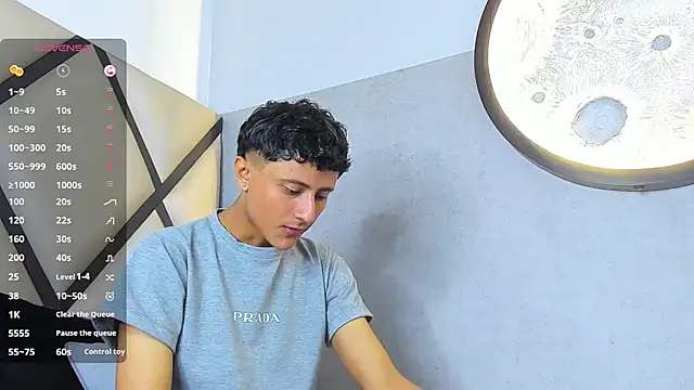 Snapshot of _Leohot_ chatting on 23, 9, 2025 Leohot online show from 23, 9, 2025