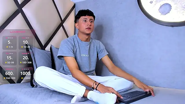 Snapshot of _Leohot_ chatting on 25, 9, 2025 Leohot online show from 25, 9, 2025