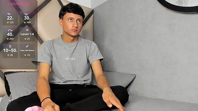 Snapshot of _Leohot_ chatting on 4, 10, 2025 Leohot online show from 4, 10, 2025