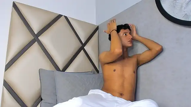 Snapshot of _Leohot_ chatting on 5, 10, 2025 Leohot online show from 5, 10, 2025