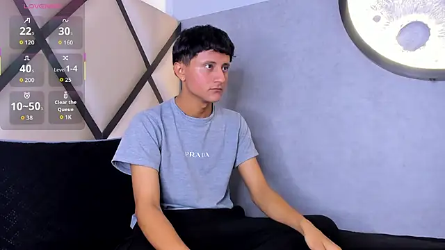 Snapshot of _Leohot_ chatting on 14, 10, 2025 Leohot online show from 14, 10, 2025