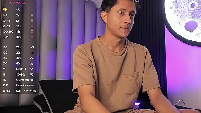 Snapshot of _Leohot_ chatting on 22, 10, 2025 Leohot online show from 22, 10, 2025