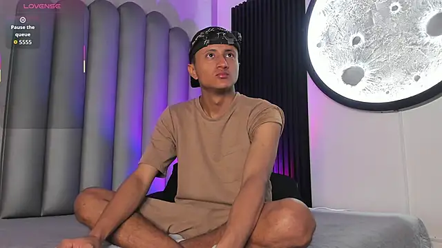 Snapshot of _Leohot_ chatting on 22, 11, 2025 Leohot online show from 22, 11, 2025