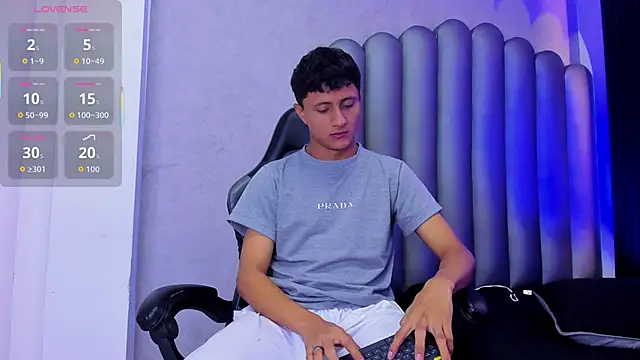 Snapshot of _Leohot_ chatting on 26, 11, 2025 Leohot online show from 26, 11, 2025