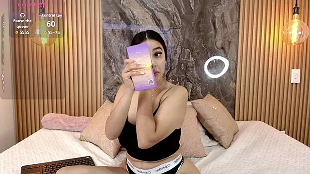 Snapshot of Alana-Jones chatting on 28, 10, 2025 Alana-Jones online show from 28, 10, 2025