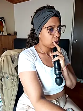 IVONNE COLLINS33 online show from 26, 11, 2025