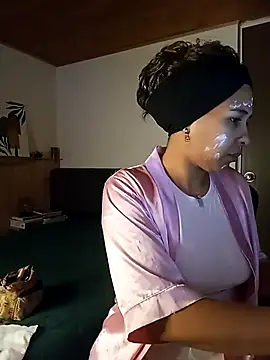 IVONNE COLLINS33 online show from 4, 12, 2025