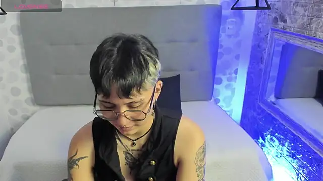 Snapshot of emahills__axelrose chatting on 20, 9, 2025 emahills axelrose online show from 20, 9, 2025