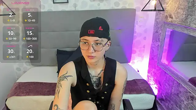 Snapshot of emahills__axelrose chatting on 18, 10, 2025 emahills axelrose online show from 18, 10, 2025