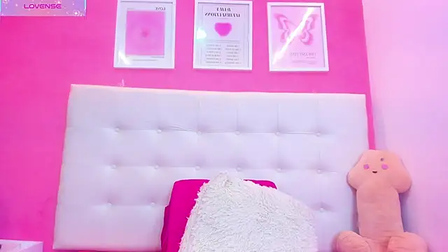 Snapshot of Macarena_05 chatting on 23, 12, 2025 Macarena 05 online show from 23, 12, 2025