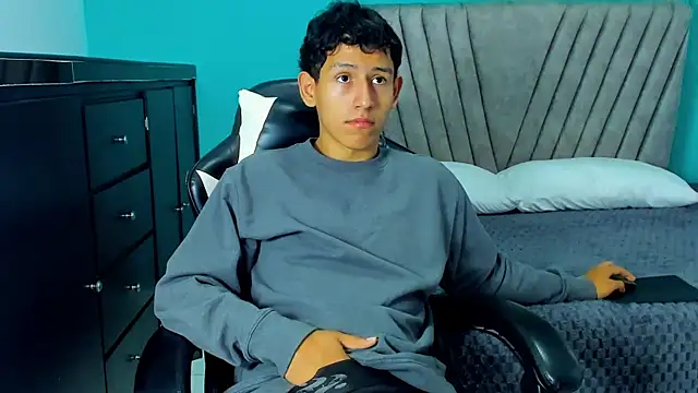 Snapshot of Felipe_Gonzales chatting on 9, 9, 2025 Felipe Gonzales online show from 9, 9, 2025