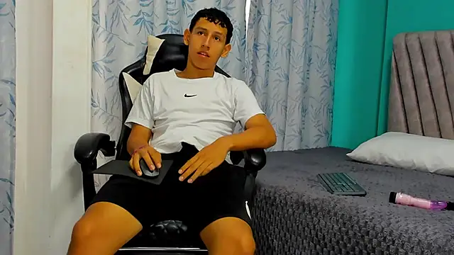 Snapshot of Felipe_Gonzales chatting on 23, 9, 2025 Felipe Gonzales online show from 23, 9, 2025
