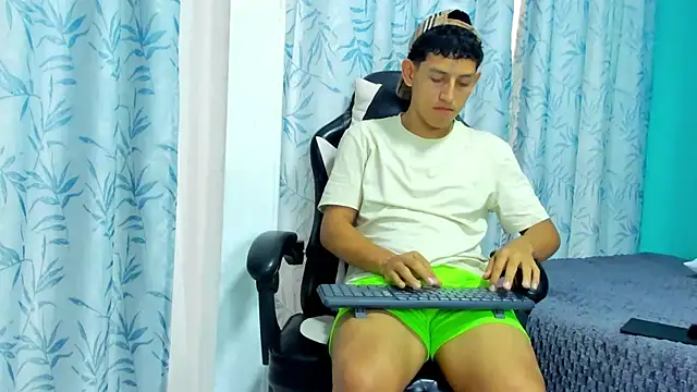 Snapshot of Felipe_Gonzales chatting on 25, 9, 2025 Felipe Gonzales online show from 25, 9, 2025