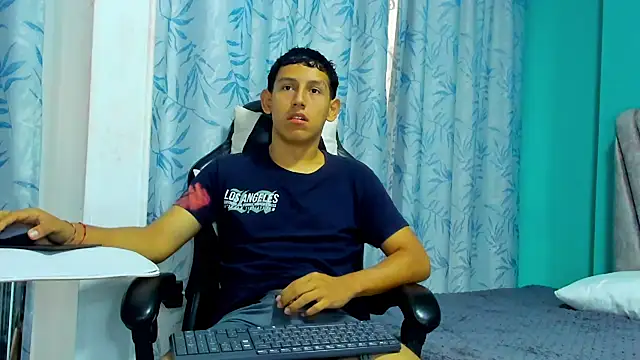Snapshot of Felipe_Gonzales chatting on 28, 9, 2025 Felipe Gonzales online show from 28, 9, 2025