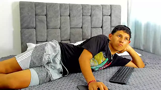 Snapshot of Felipe_Gonzales chatting on 15, 10, 2025 Felipe Gonzales online show from 15, 10, 2025