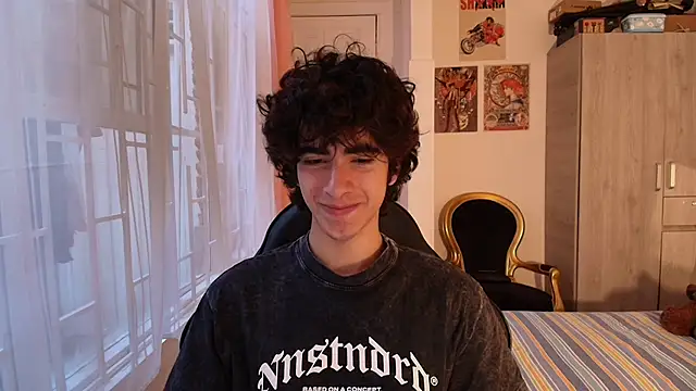 Nude Boy18 online show from 1, 11, 2025