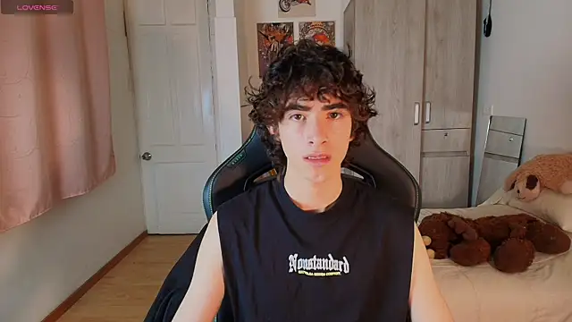 Nude Boy18 online show from 1, 12, 2025