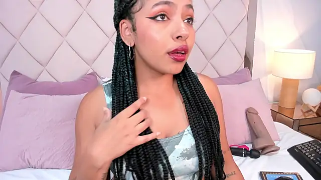 Snapshot of momo_ayasse chatting on 17, 10, 2025 momo ayasse online show from 17, 10, 2025