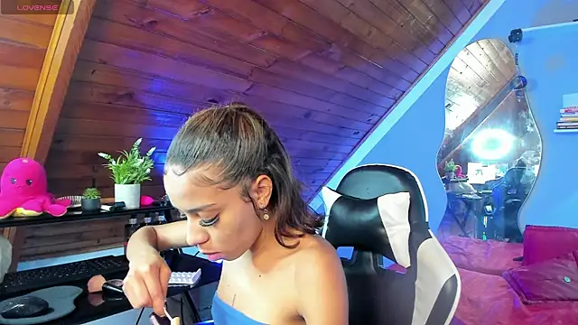 Snapshot of yumi_hanna chatting on 14, 12, 2025 yumi hanna online show from 14, 12, 2025