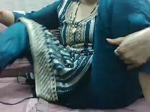 Snapshot of VNDANA_ chatting on 1, 11, 2025 VNDANA online show from 1, 11, 2025