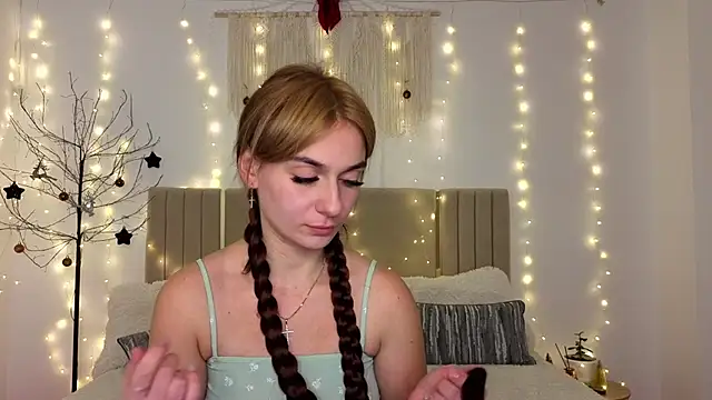 Snapshot of Little_mia__ chatting on 6, 1, 2026 Little mia online show from 6, 1, 2026