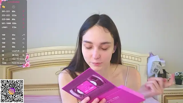 SoftieDream online show from 4, 12, 2025