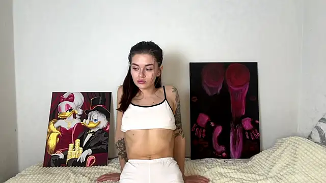 Petal Couple online show from 28, 11, 2025