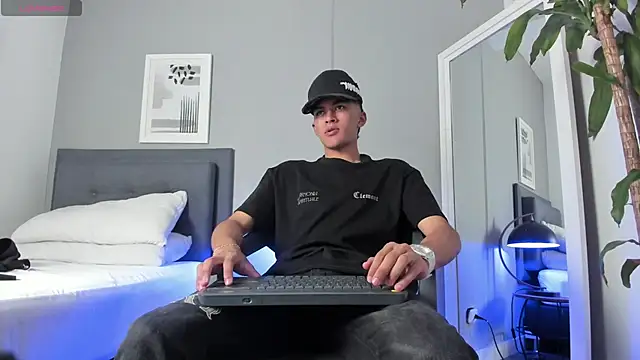 Snapshot of Tylerffoxx chatting on 13, 9, 2025 Tylerffoxx online show from 13, 9, 2025