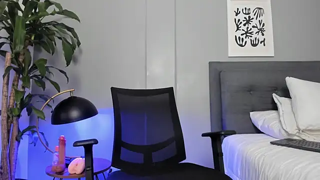 Snapshot of Tylerffoxx chatting on 4, 7, 2026 Tylerffoxx online show from 4, 7, 2026