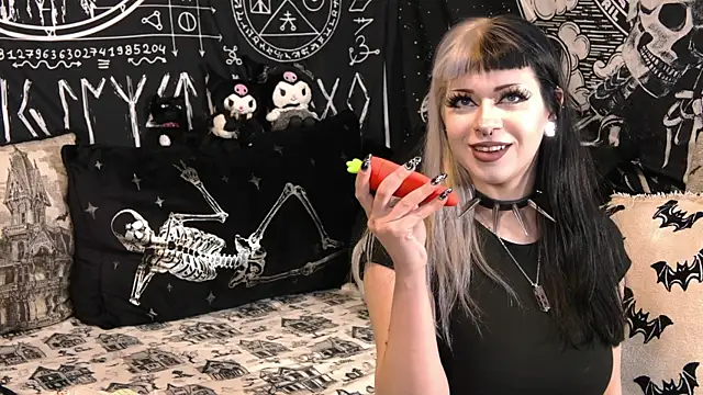 Snapshot of Paige_Turner chatting on 11, 4, 2026 Paige Turner online show from 11, 4, 2026