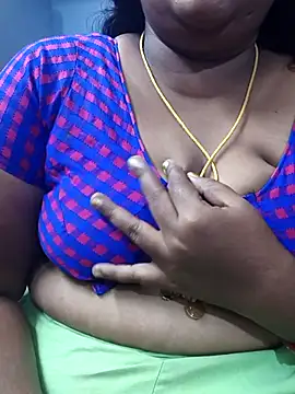 Snapshot of TAMIL_ELAKKIYA chatting on 12, 10, 2025 TAMIL ELAKKIYA online show from 12, 10, 2025