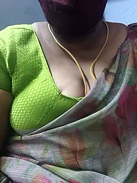Snapshot of TAMIL_ELAKKIYA chatting on 5, 6, 2026 TAMIL ELAKKIYA online show from 5, 6, 2026