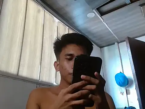 Snapshot of charlie0728 chatting on 21, 12, 2025 charlie0728 online show from 21, 12, 2025