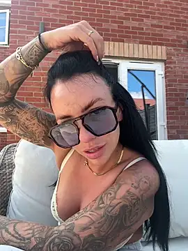 Snapshot of BELLABLACKXUK chatting on 3, 7, 2026 BELLABLACKXUK online show from 3, 7, 2026