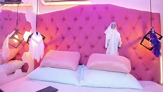 Snapshot of HannaPotther chatting on 6, 10, 2025 HannaPotther online show from 6, 10, 2025