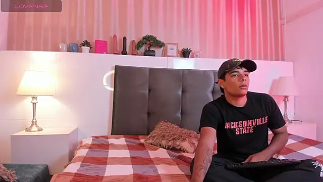 Snapshot of CuteButHarder chatting on 7, 4, 2026 CuteButHarder online show from 7, 4, 2026