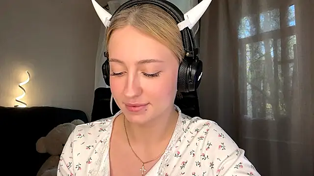 Jetta Corsacami online show from 25, 10, 2025