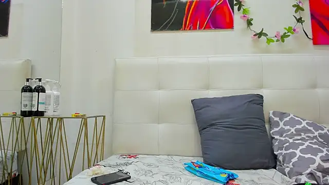 Snapshot of Lucia78couple chatting on 4, 12, 2025 Lucia78couple online show from 4, 12, 2025