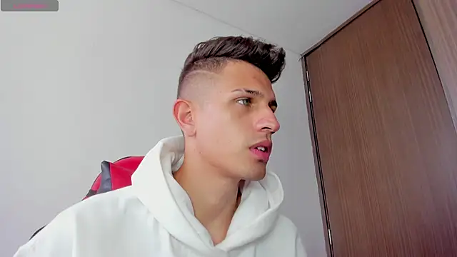 Snapshot of kevin_ahss chatting on 21, 3, 2026 kevin ahss online show from 21, 3, 2026