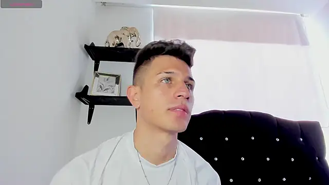 Snapshot of kevin_ahss chatting on 25, 3, 2026 kevin ahss online show from 25, 3, 2026