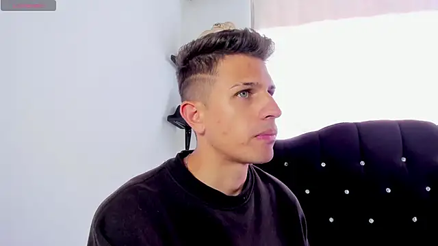 Snapshot of kevin_ahss chatting on 6, 4, 2026 kevin ahss online show from 6, 4, 2026