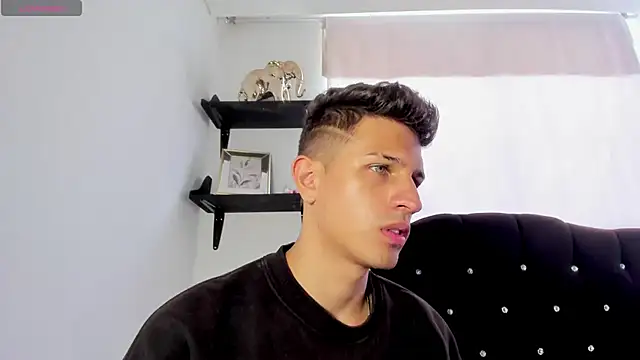 Snapshot of kevin_ahss chatting on 8, 4, 2026 kevin ahss online show from 8, 4, 2026