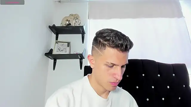 Snapshot of kevin_ahss chatting on 13, 4, 2026 kevin ahss online show from 13, 4, 2026