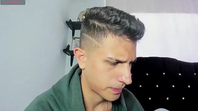 Snapshot of kevin_ahss chatting on 15, 4, 2026 kevin ahss online show from 15, 4, 2026