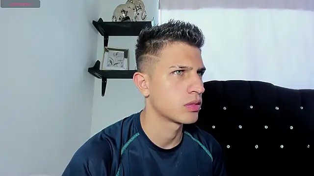 Snapshot of kevin_ahss chatting on 16, 4, 2026 kevin ahss online show from 16, 4, 2026