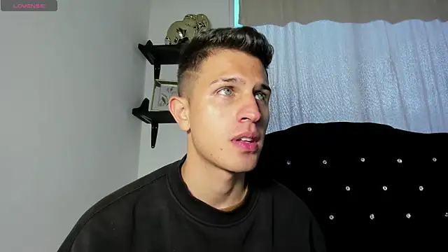 Snapshot of kevin_ahss chatting on 19, 4, 2026 kevin ahss online show from 19, 4, 2026