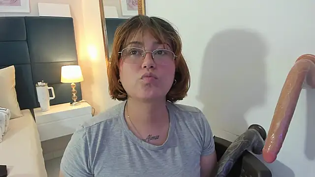 isa grey  online show from 26, 11, 2025