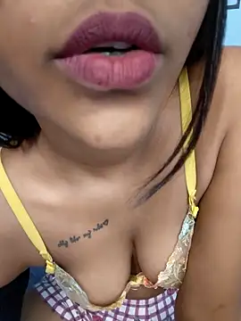 Snapshot of Ema-01 chatting on 30, 11, 2025 Ema-01 online show from 30, 11, 2025